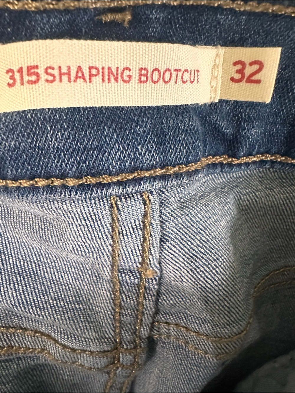 Levi's Women’s Mid Rise Smoothing Tummy Panel Medium Wash Bootcut Jeans Size 32 - Picture 4 of 5